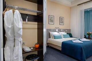 Отель А1 Санкт-Петербург Двухместный номер с 1 кроватью или 2 отдельными кроватями-1